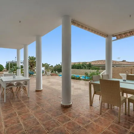 Luxury Vistas Al Mar فيلة *